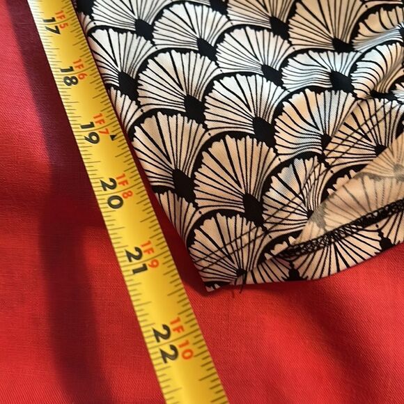 CLARA SUN WOO cropped palazzo pants. Black / white shell pattern. 1x - Picture 4 of 8